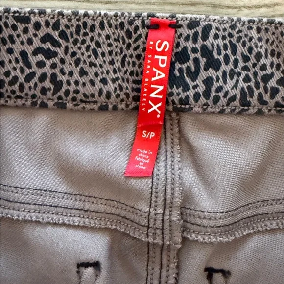Spanx Ankle Jean-ish Leggings Desert Dot Gray Animal Print Women’s size Small - Picture 8 of 10